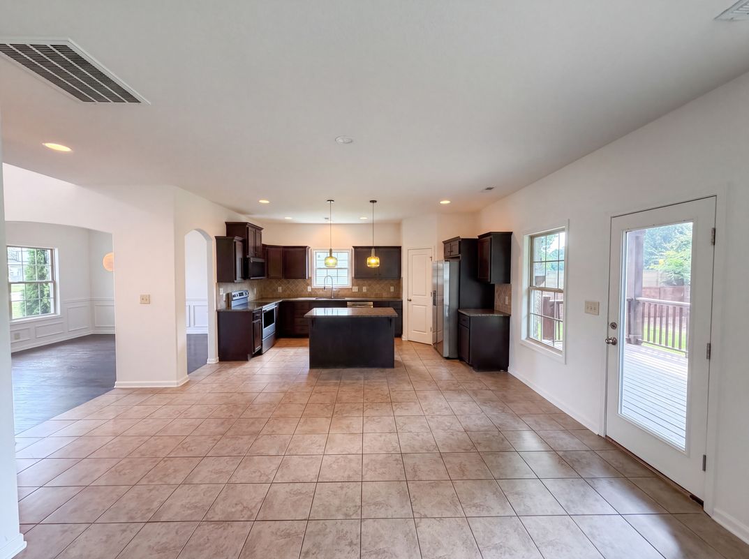 Property photo 2 of 791 W Glenview Dr