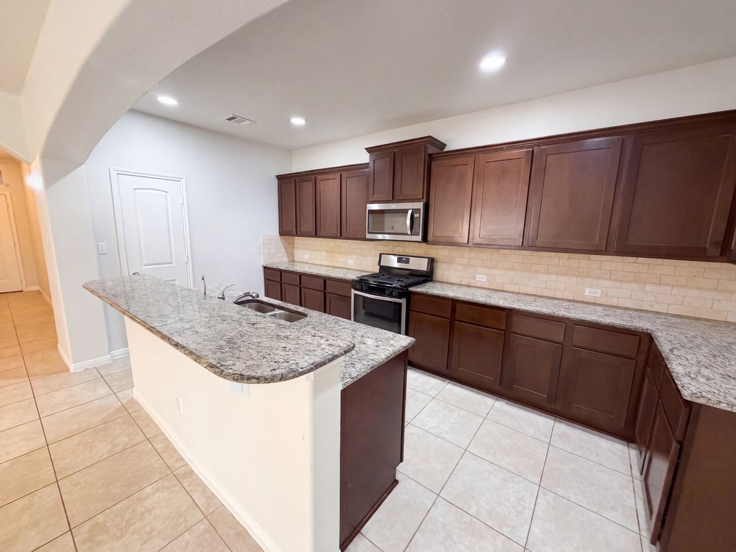 Property photo 2 of 18320 Drecker Springs Ln