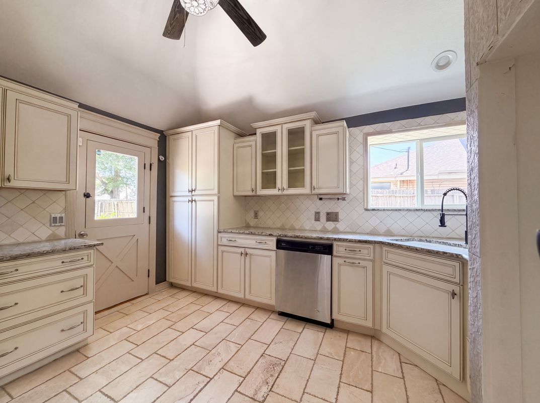 Property photo 2 of 6315 Meadow Glen Dr