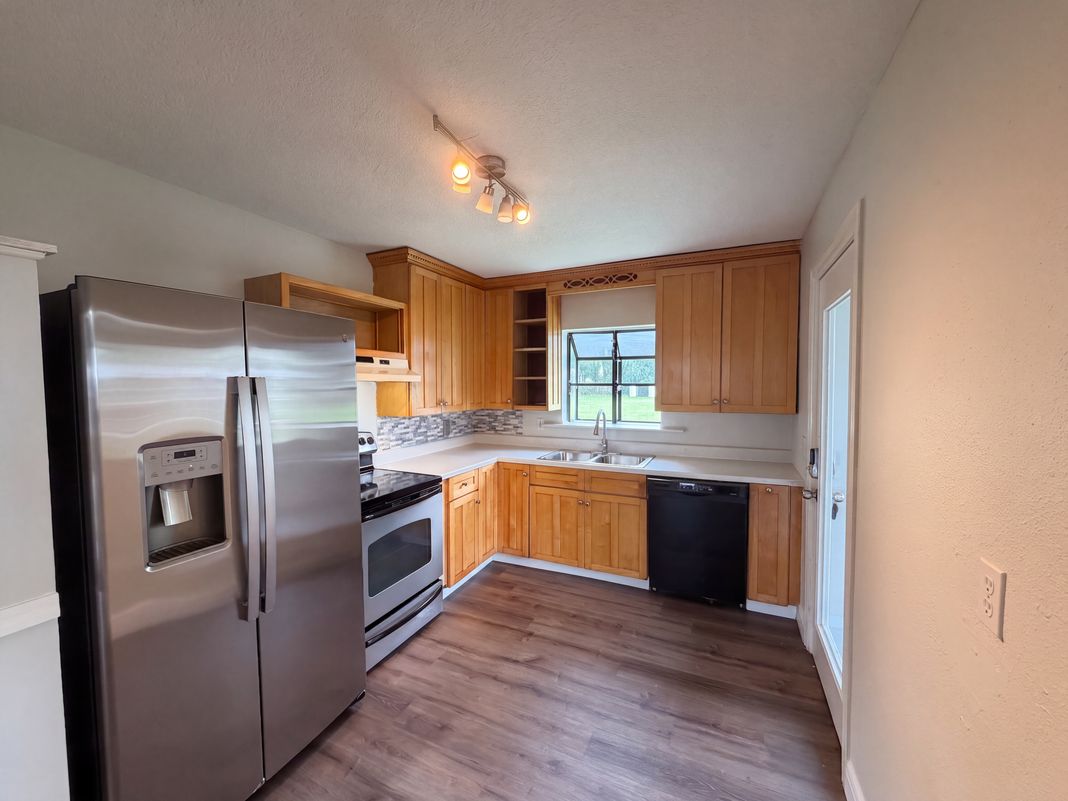 Property photo 2 of 1721 Evergreen St