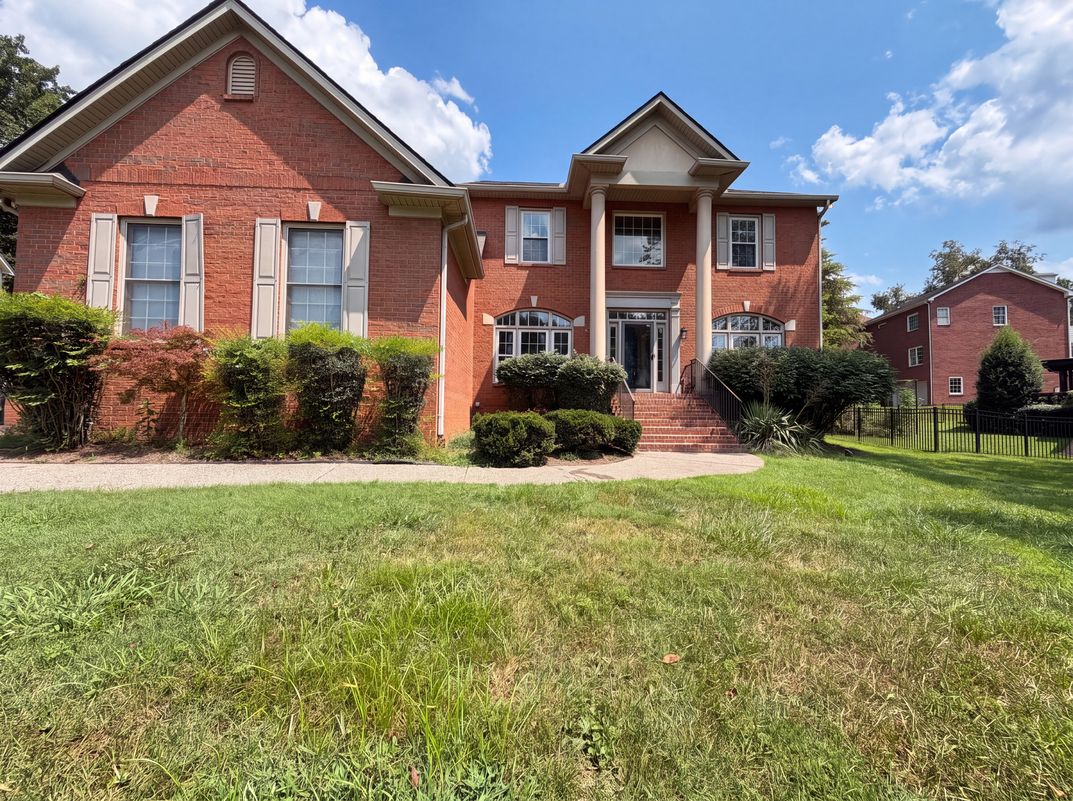 Property photo 1 of 102 Shorecrest Cir