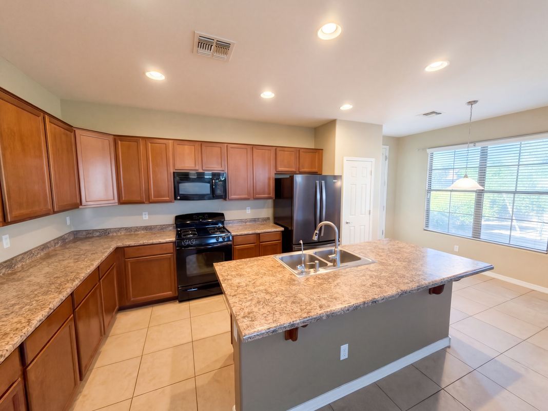 Property photo 2 of 1898 S 160th Ln