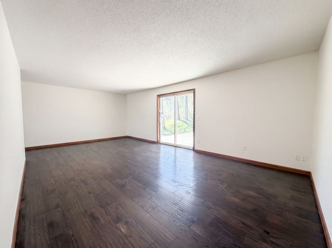 Property photo 3 of 18817 Kenwood Trl
