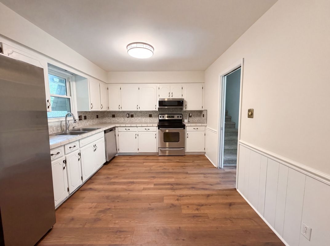 Property photo 2 of 121 Pelham Ln