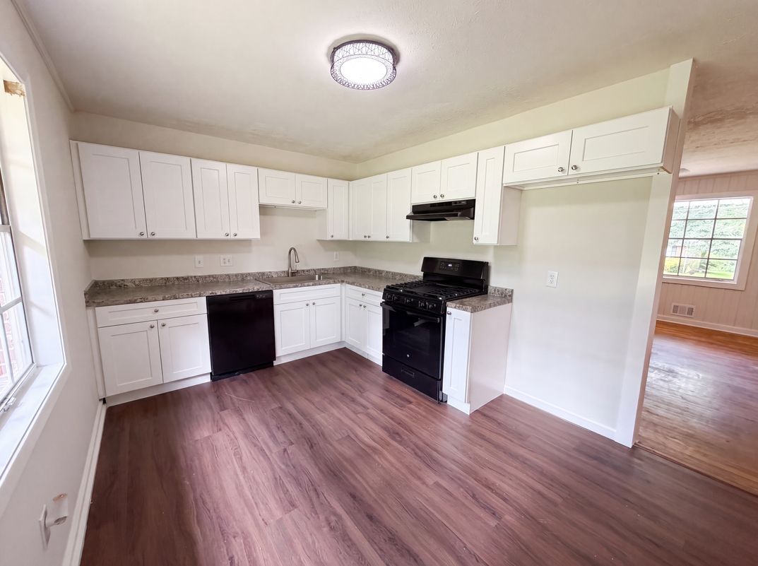 Photo 2 of 19 of 1375 NW South Hicks Cir, Conyers, GA