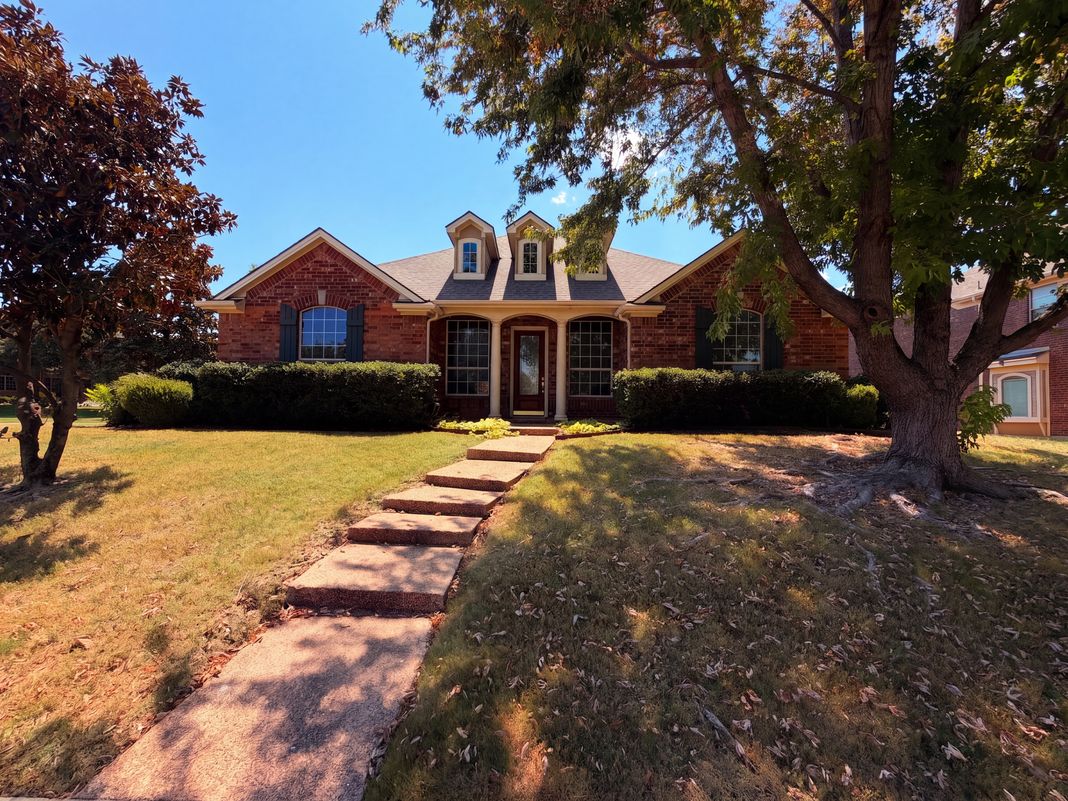 Property photo 1 of 1724 Boxwood Ln