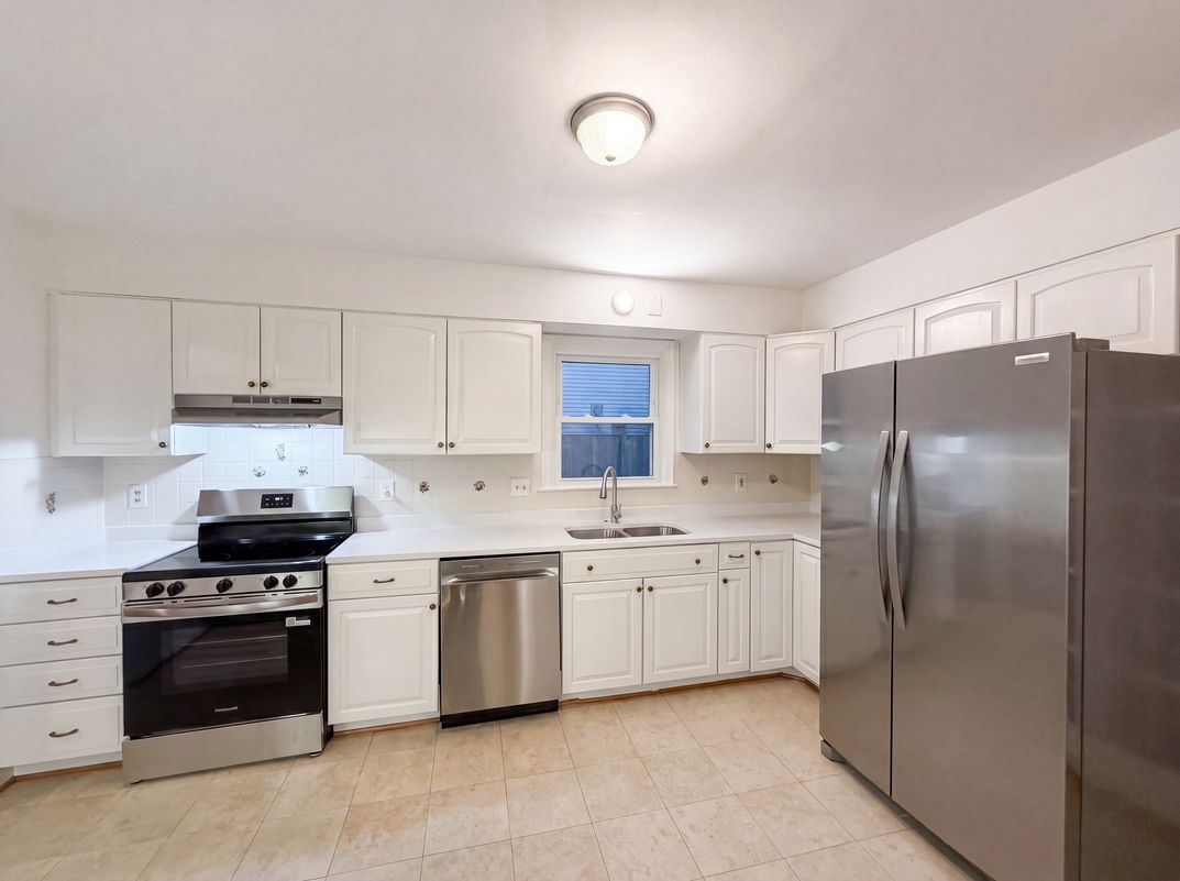 Property photo 2 of 8947 Rosewood St