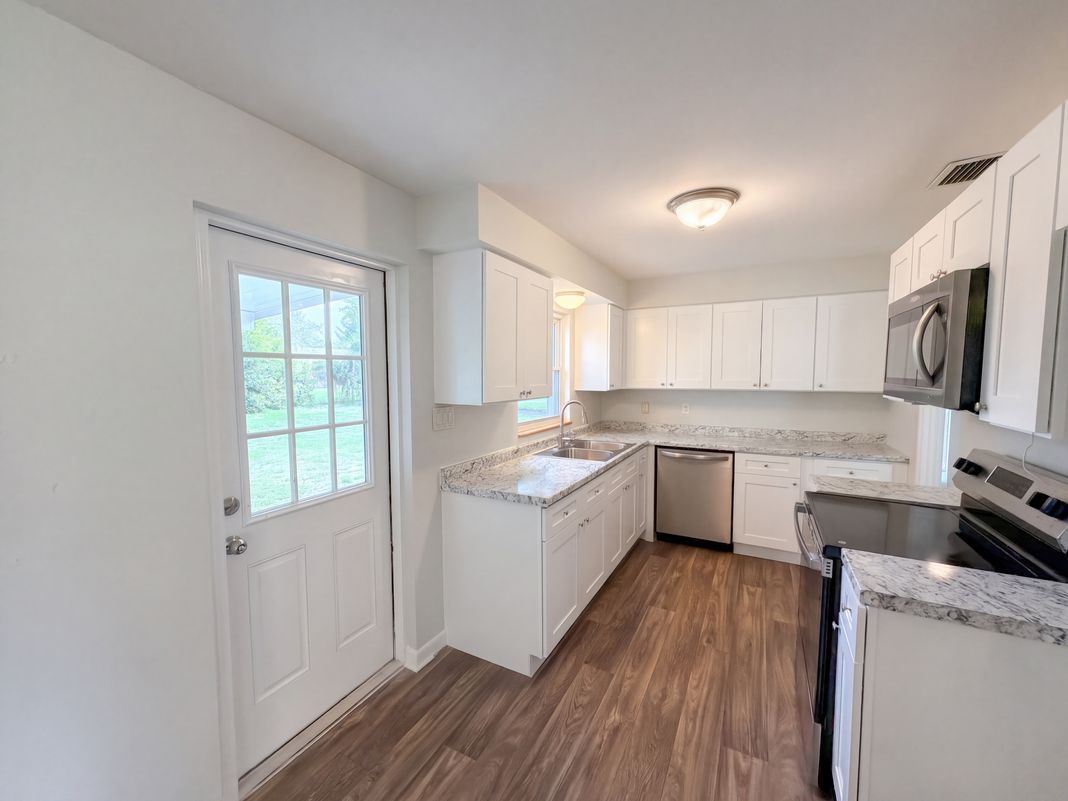 Property photo 2 of 411 W Seminole Ave