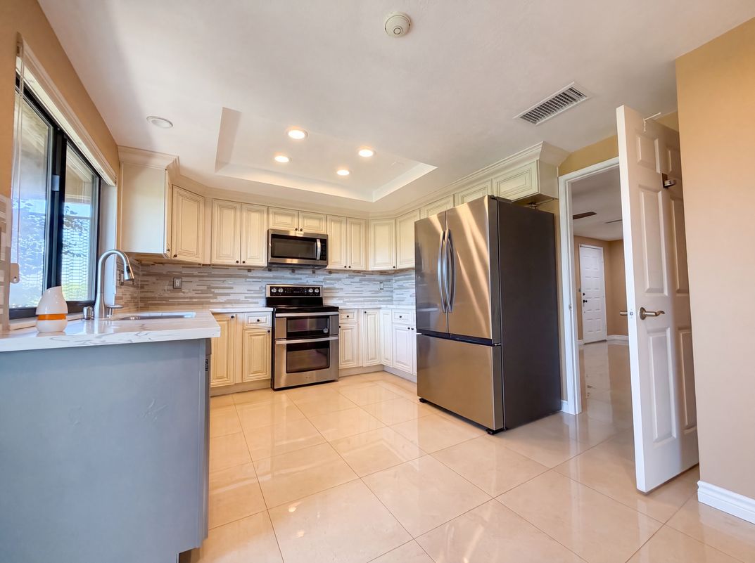 Property photo 2 of 103 Camino Arroyo S