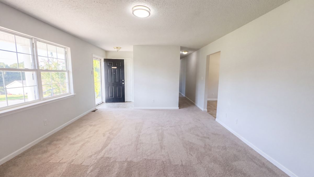 Property photo 3 of 165 Pinewood Dr