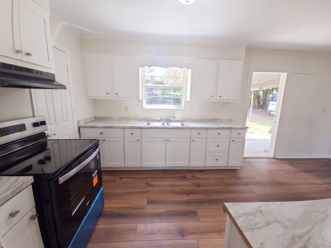 Property photo 2 of 1812 Empress Ave