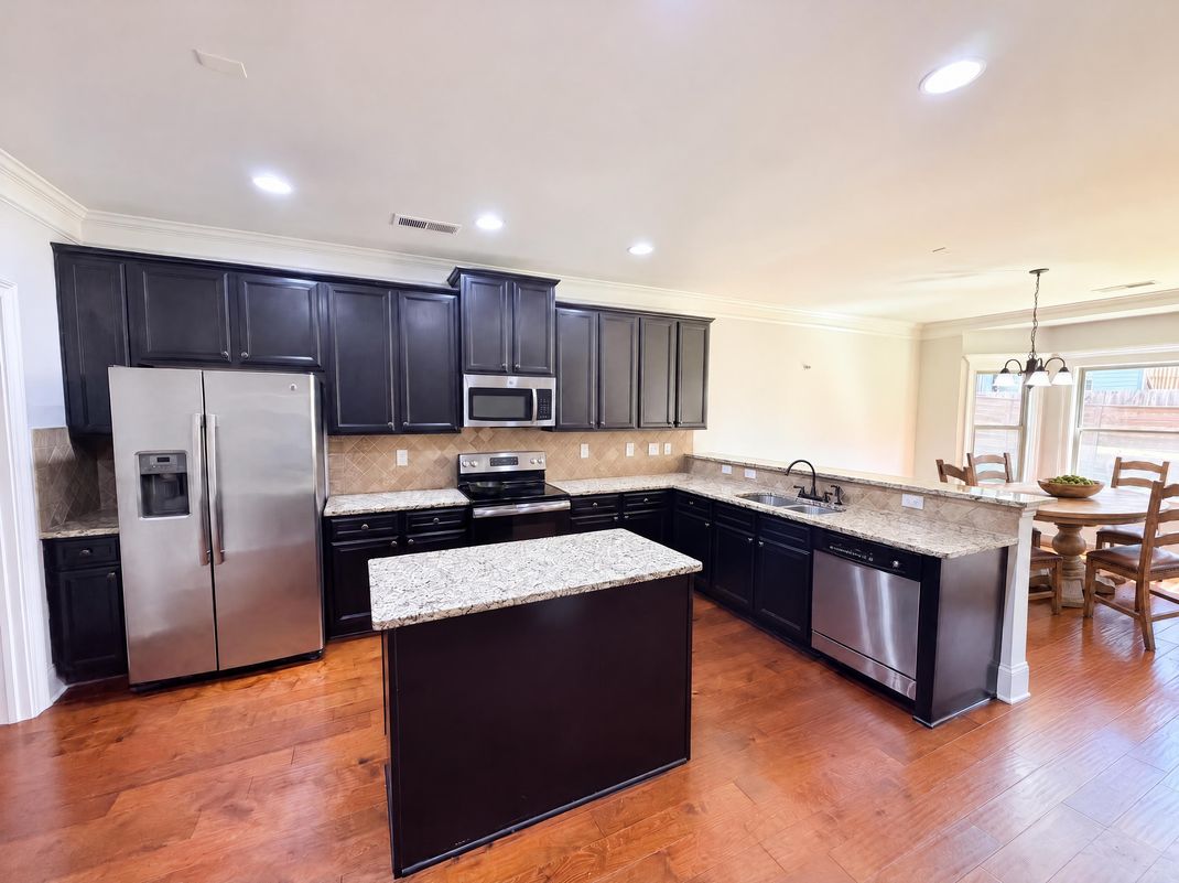 Property photo 2 of 115 Birchwood Ct