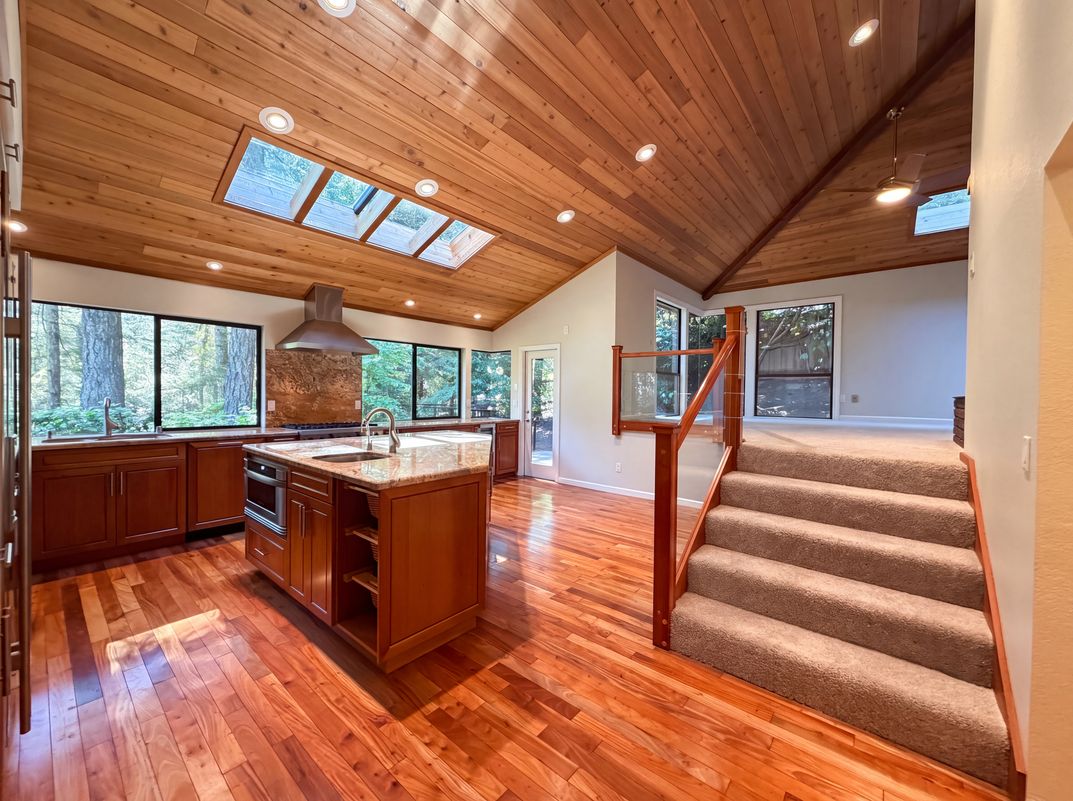 Property photo 2 of 815 Wild Oak Dr