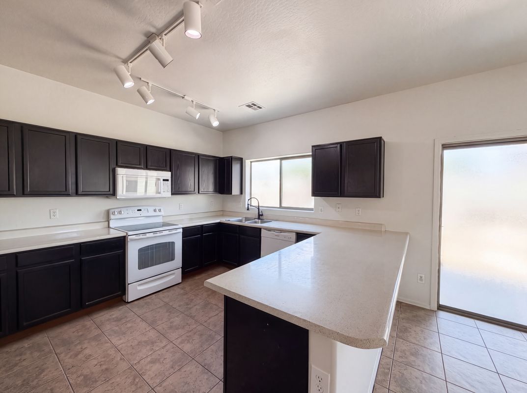 Property photo 2 of 25660 W Elwood St