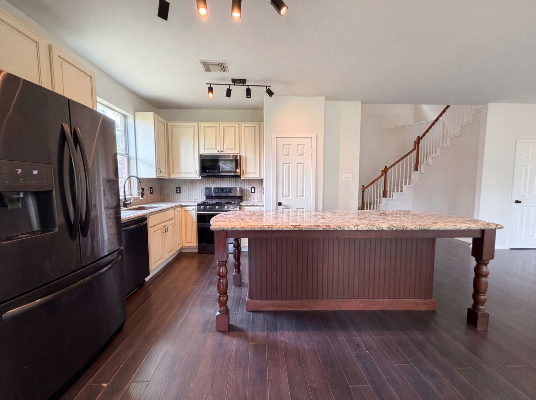 Property photo 2 of 16107 Horseshoe Hill Ct