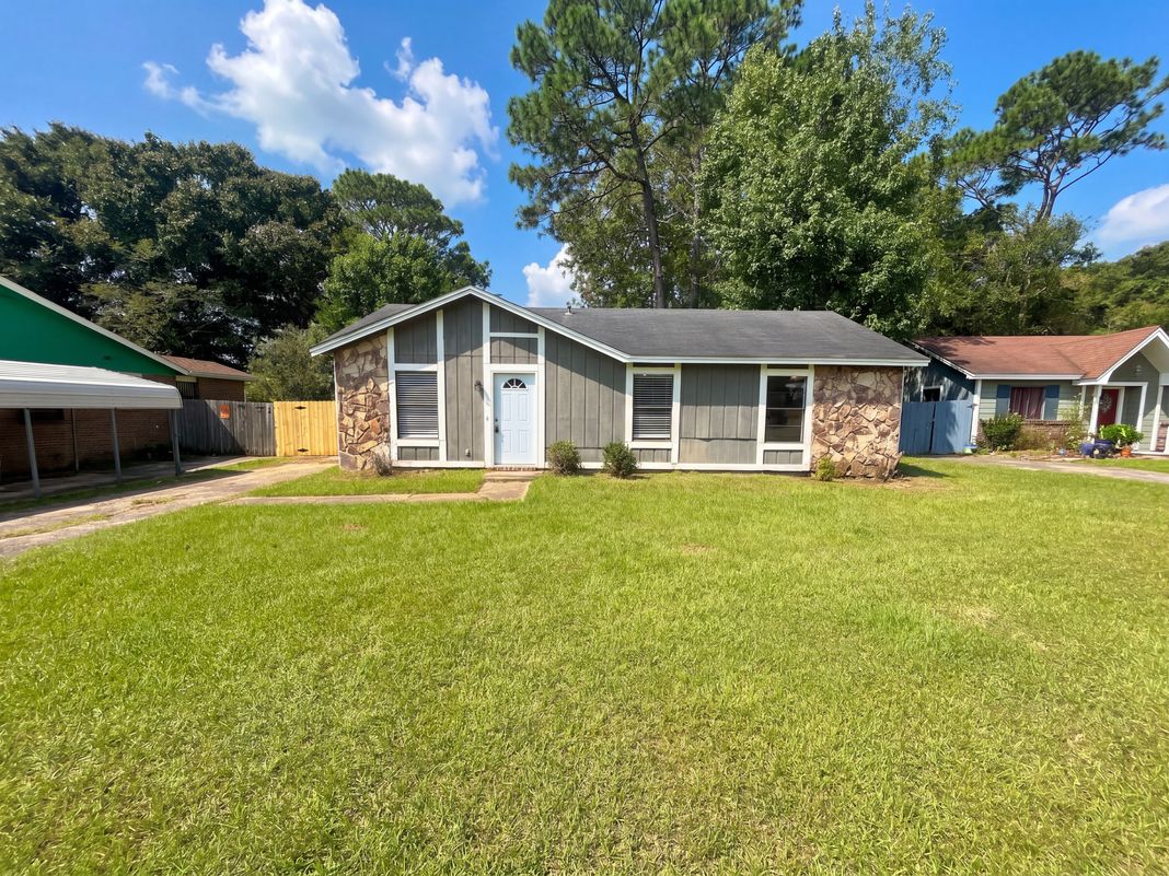 Property photo 1 of 816 Laurie Ct