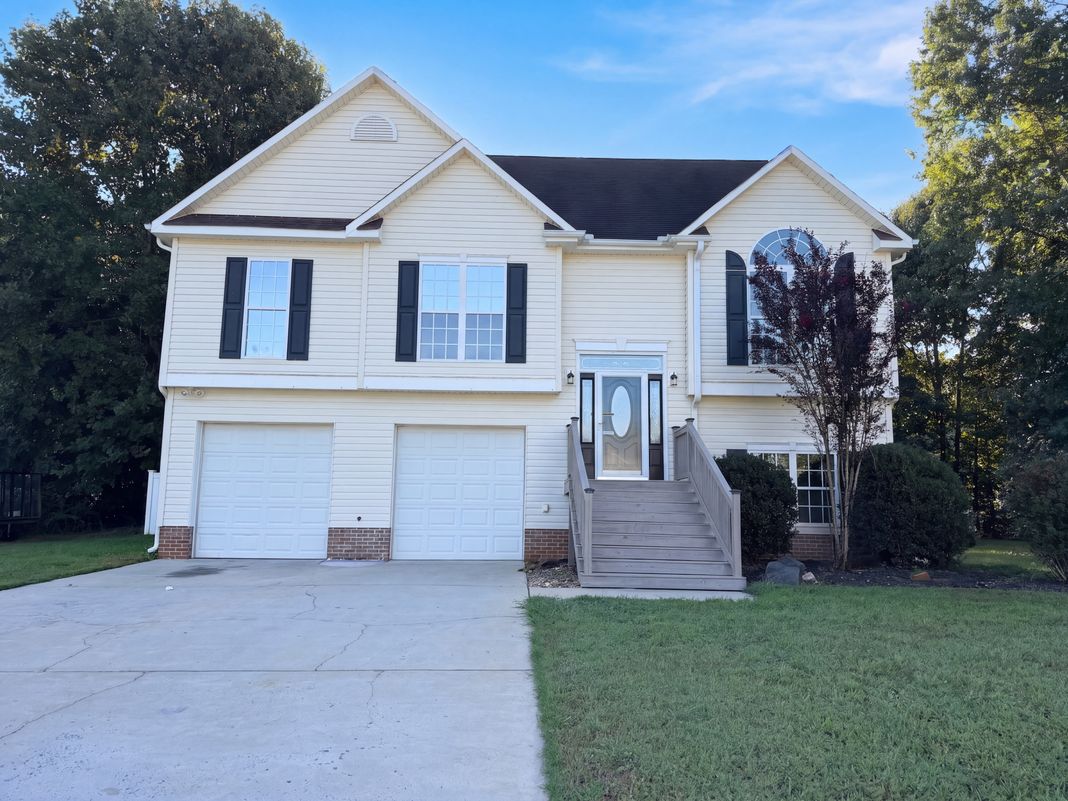 Property photo 1 of 124 Manor Ridge Way