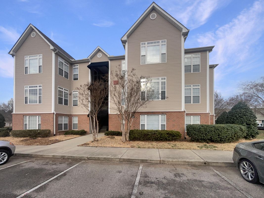 Property photo 1 of 2501 Huntscroft Ln Apt 203