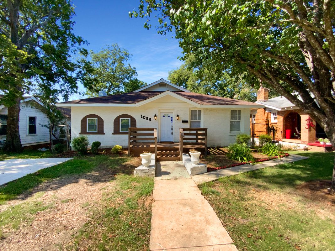 Property photo 1 of 1033 Graymont Ave W