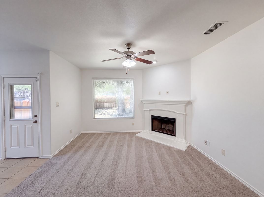 Photo 3 of 20 of 1108 Edgewater Dr, Azle, TX