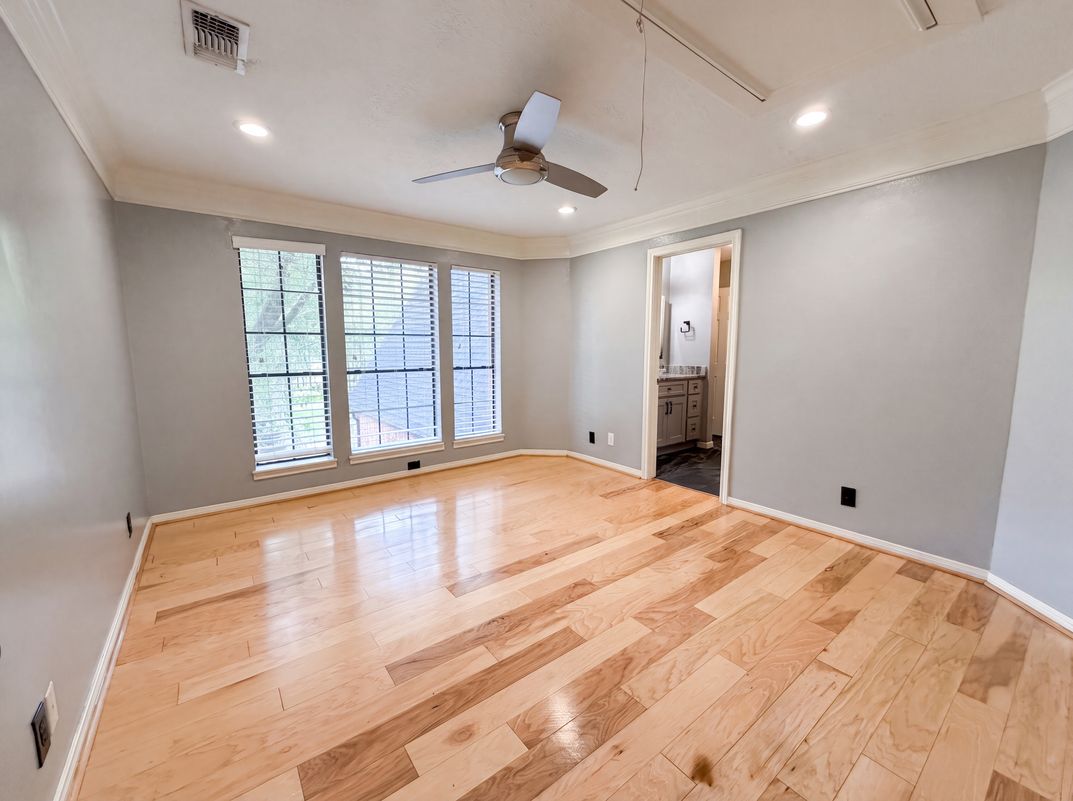 Property photo 3 of 6127 Willowcrest Ct