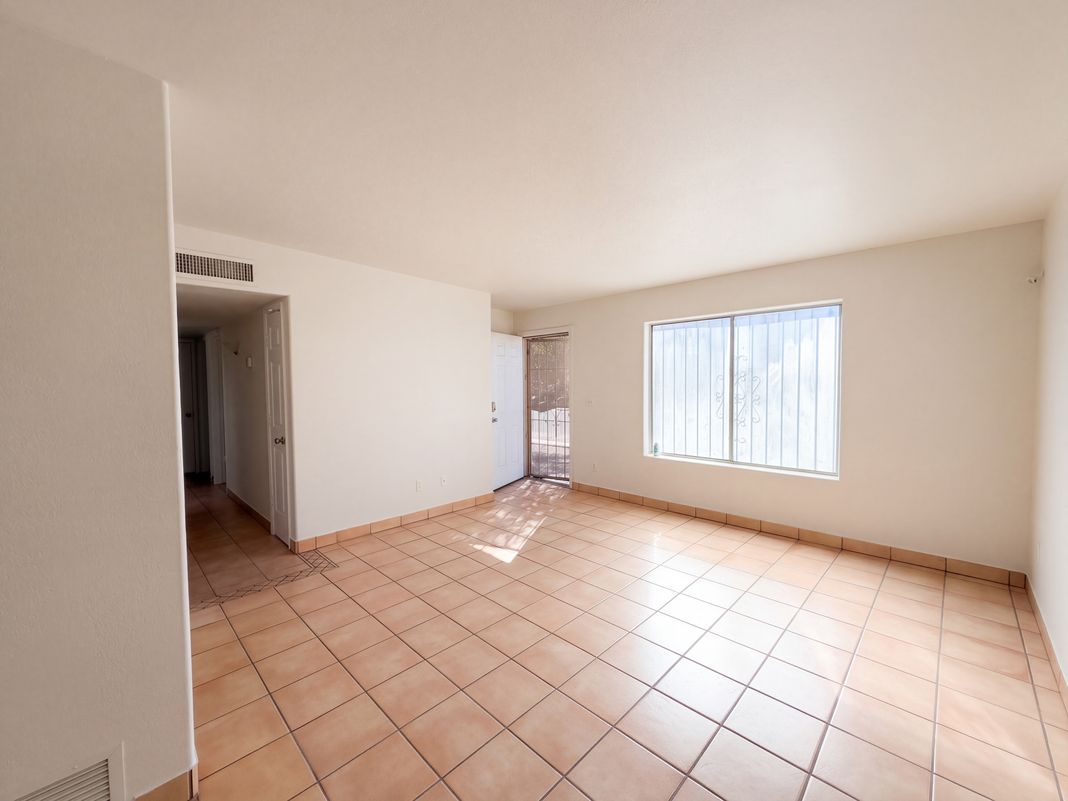 Property photo 3 of 5349 S Greenway Dr