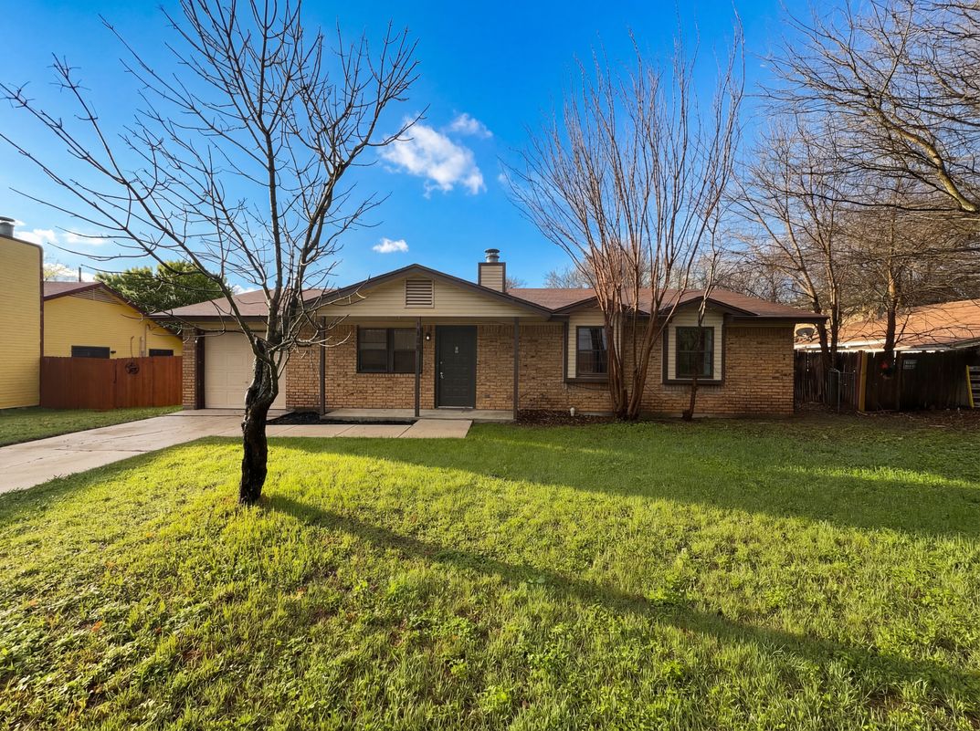 Property photo 1 of 908 Hackberry St