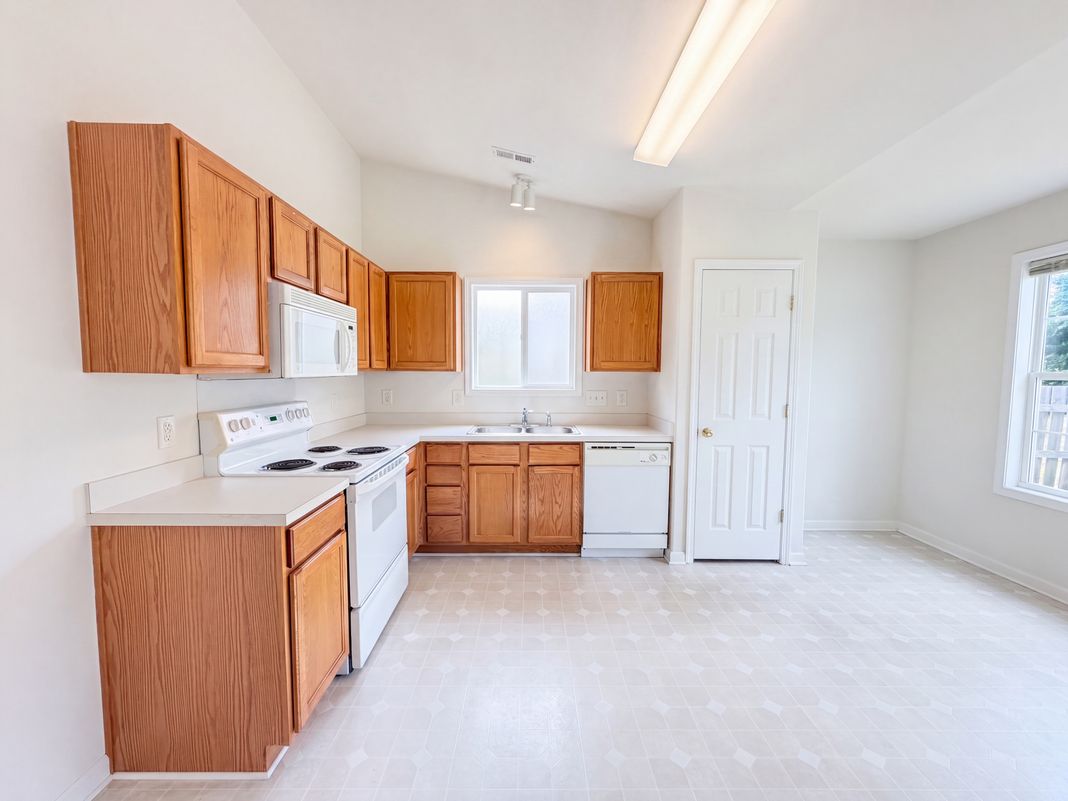 Property photo 2 of 10215 Orchard Grass Ct