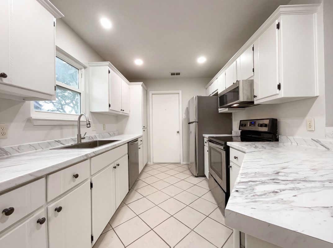 Property photo 2 of 2175 Timberleaf Cir