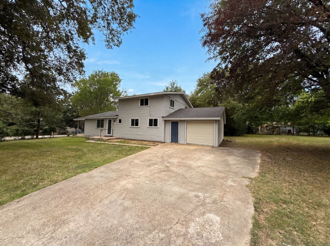 Property photo 1 of 123 Merry Way