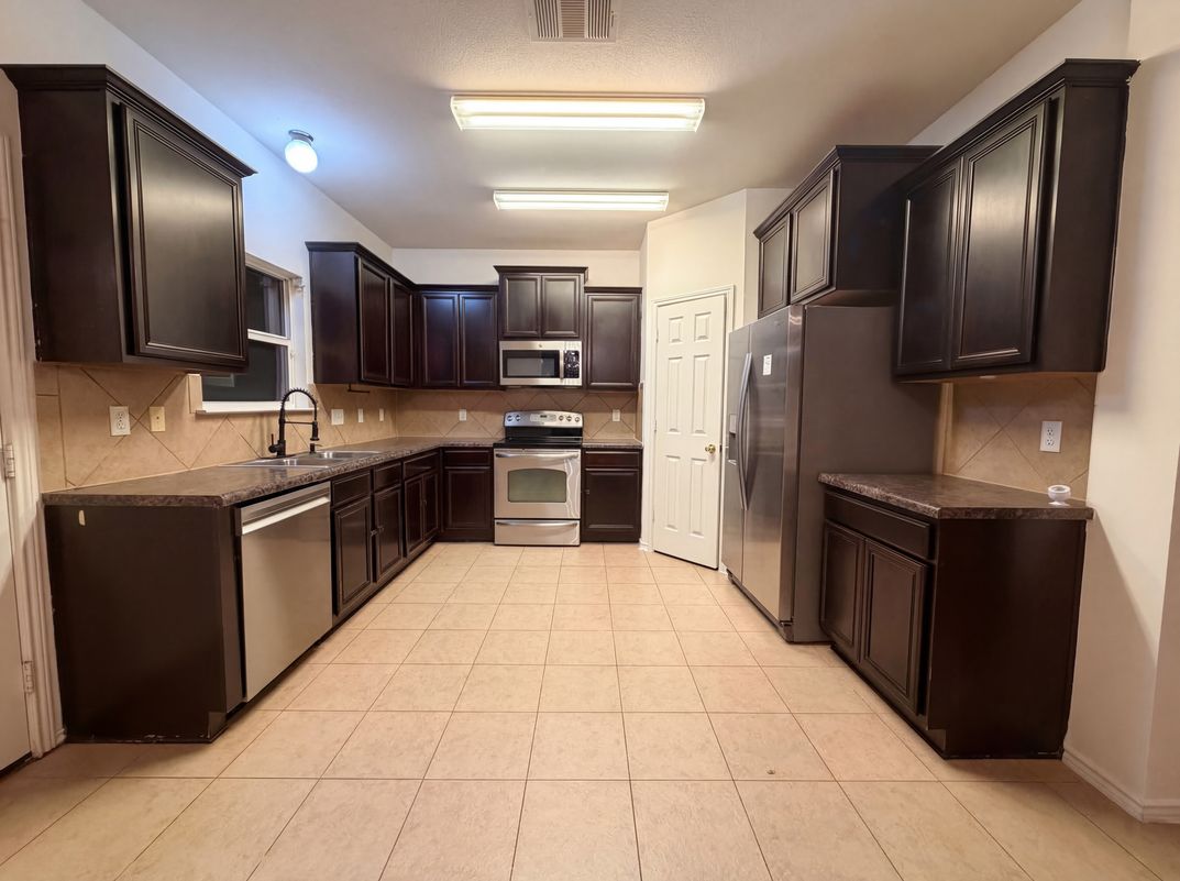 Property photo 2 of 5105 Willamette Ln