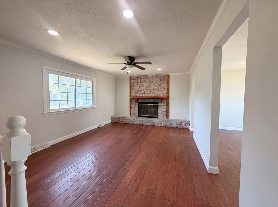 Property photo 3 of 231 Downey Dr