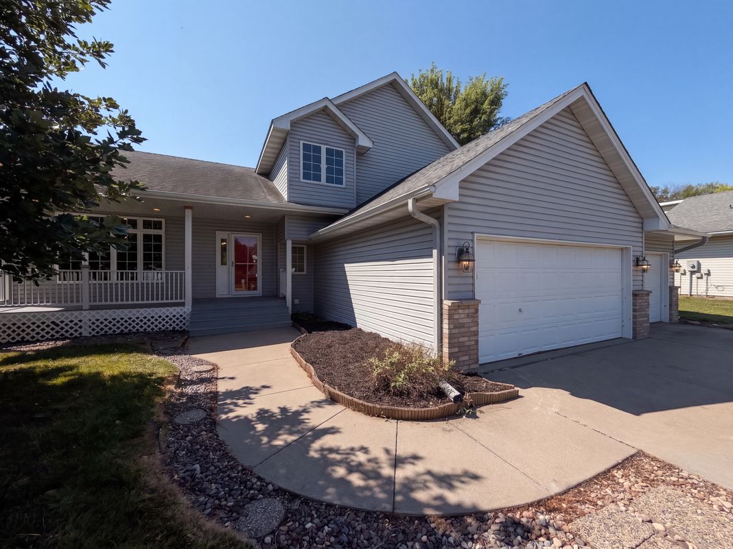 Property photo 1 of 8763 Autumn Oaks Dr