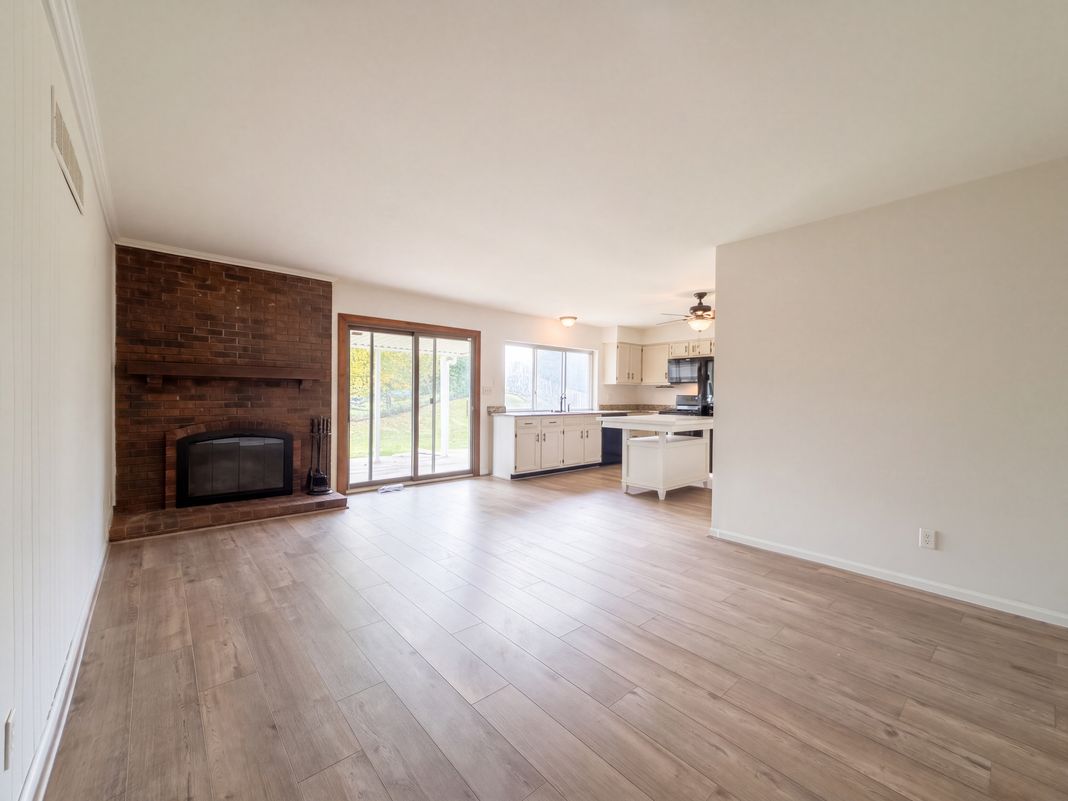 Property photo 3 of 742 Foxwick Dr