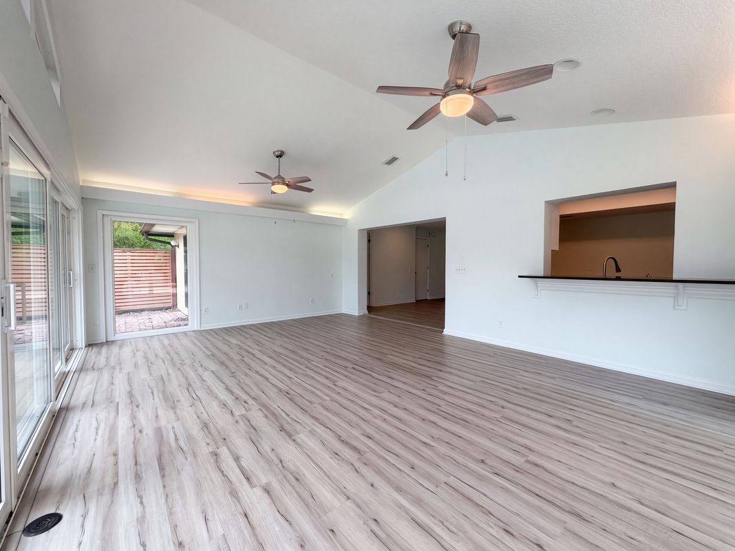 Property photo 3 of 628 Miramar Ln