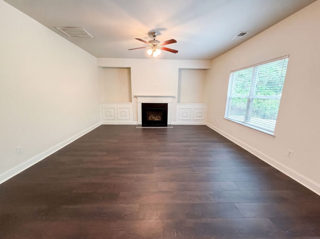 Property photo 3 of 2627 Glenbrook Ln