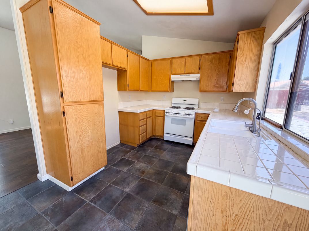 Property photo 2 of 13154 Oberlin Ave
