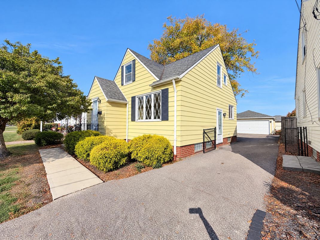 Property photo 1 of 24601 Stephen Ave