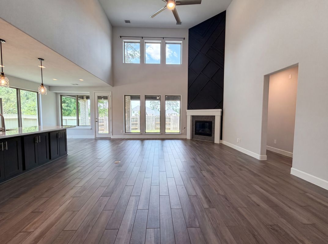 Property photo 3 of 15418 Legacy Park Way