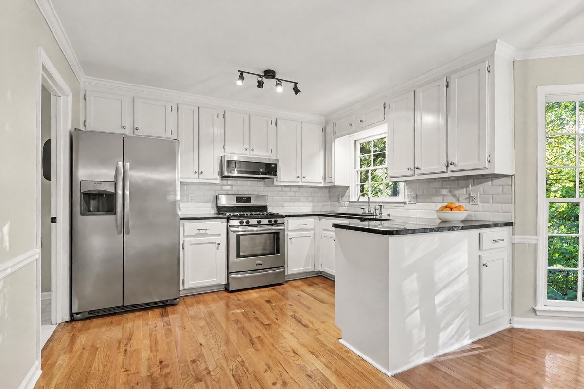 Property photo 2 of 3514 Nettle Ln NE