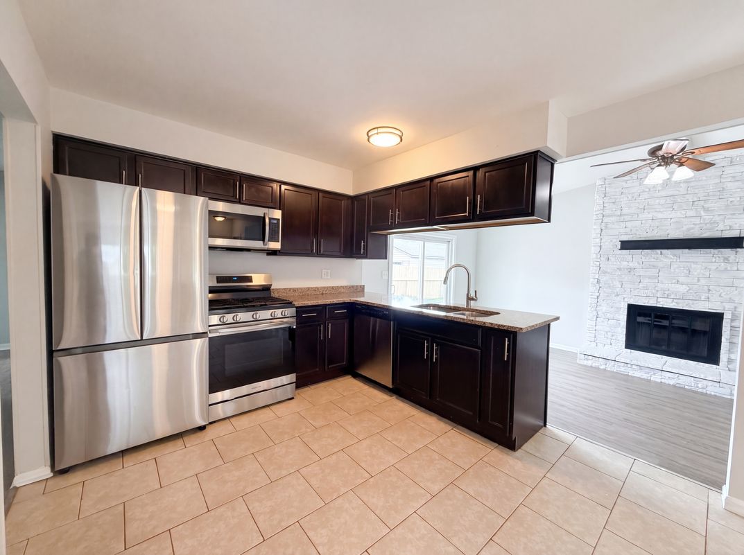 Property photo 2 of 42195 Fairview Dr