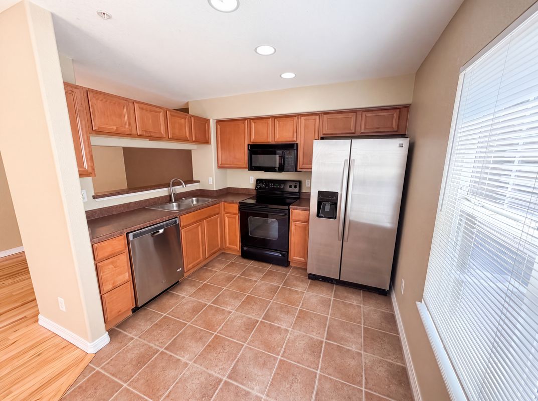 Property photo 2 of 23560 Alamo Pl Unit B