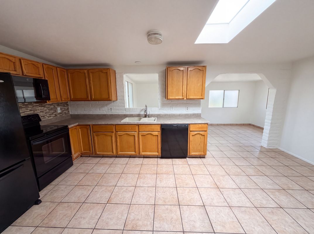 Property photo 2 of 4425 S Silver Beech Ave