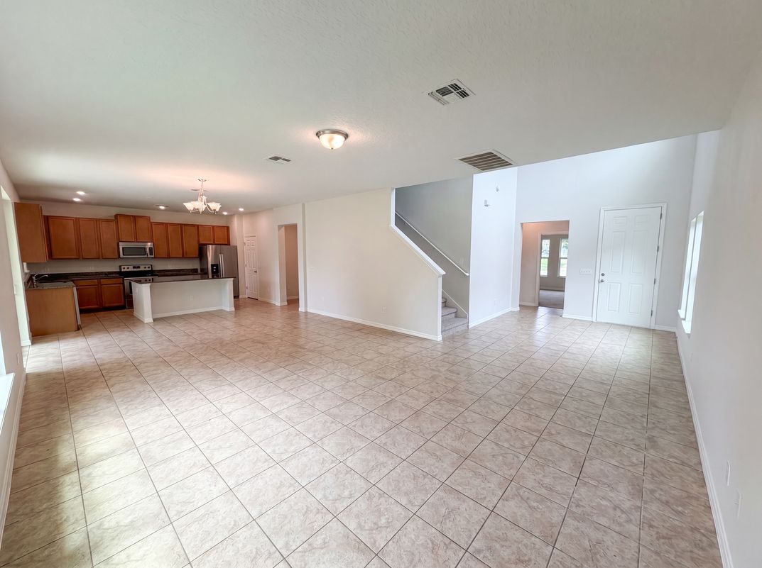 Property photo 3 of 811 Maple Leaf Loop