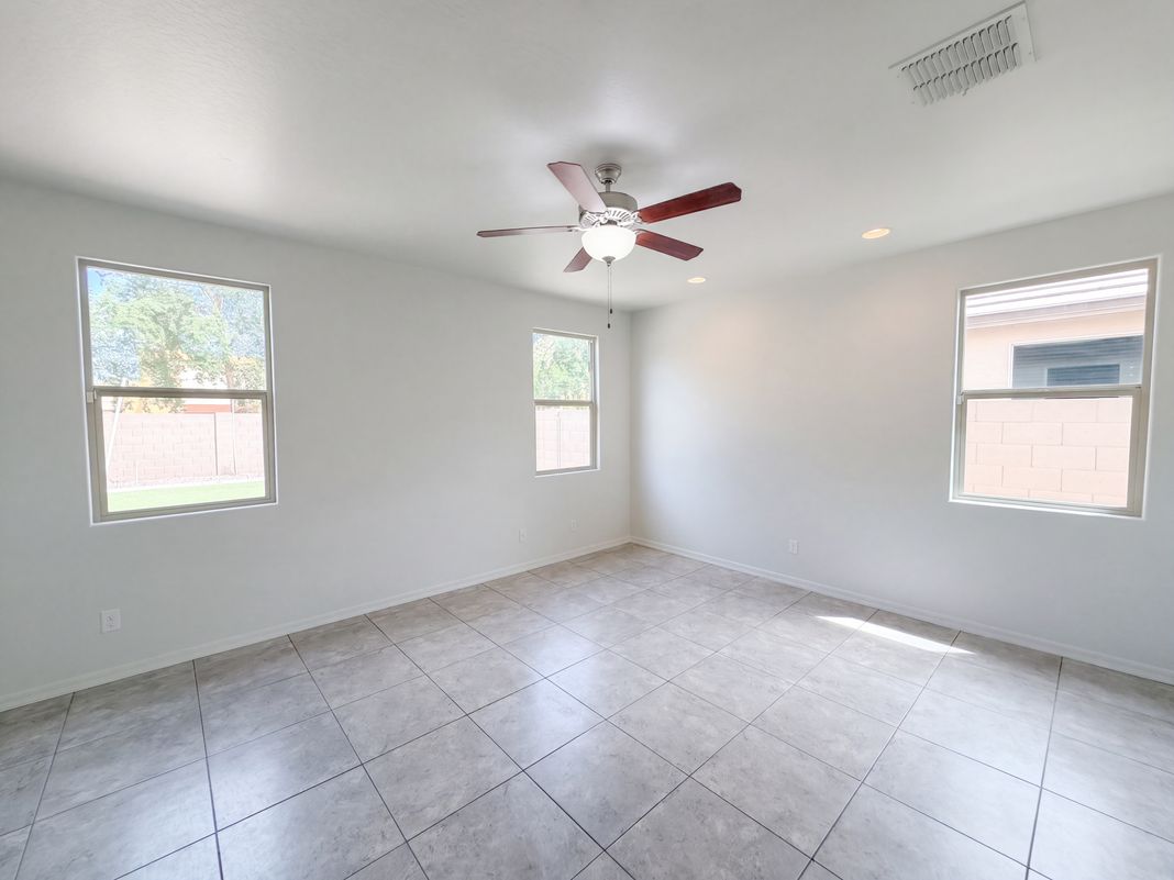 Property photo 3 of 2518 E Fawn Dr