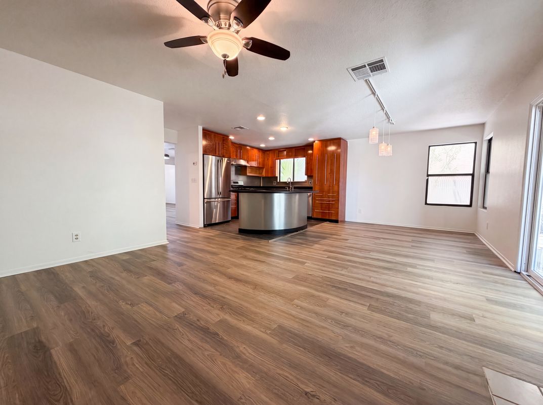 Photo 9 of 28 of 2801 Autumn Haze Ln, Las Vegas, NV