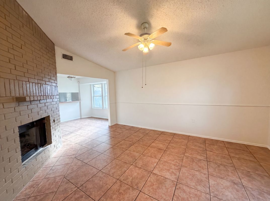 Property photo 3 of 1301 Pitcairn Dr