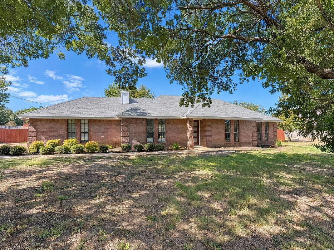 Property photo 1 of 127 Jason Dr