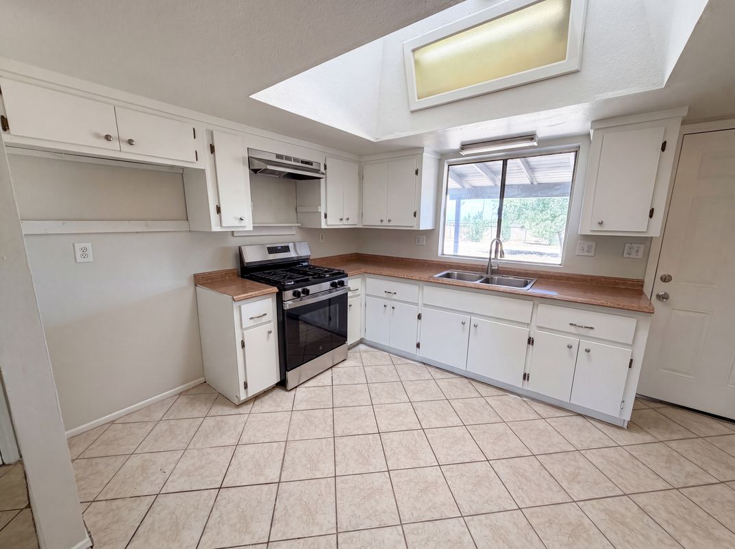 Property photo 2 of 13191 El Rio Rd