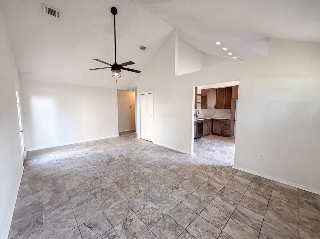 Property photo 3 of 218 Persimmon Cir